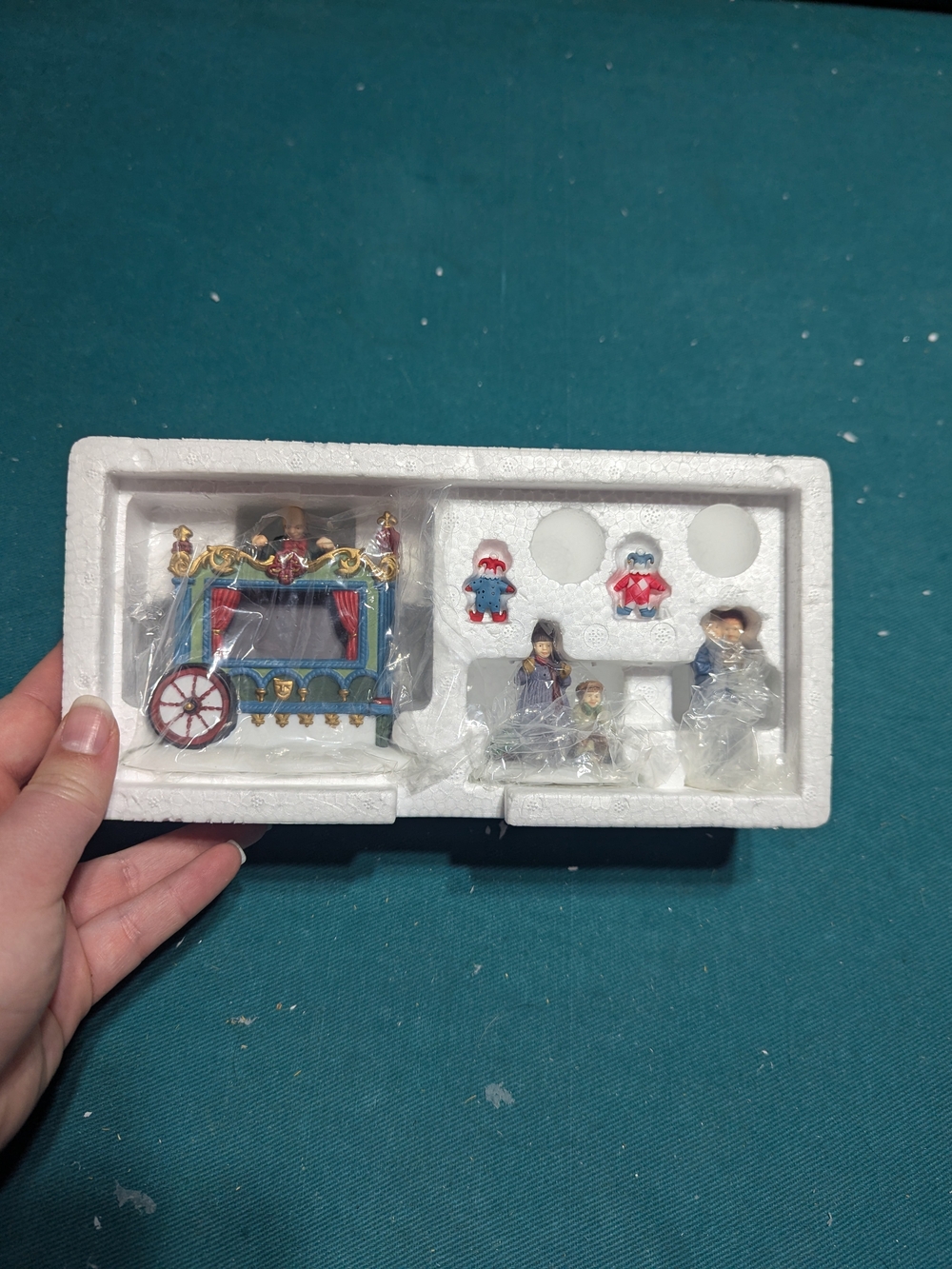 Department 56 - The Heritage Village - The Old Puppeteer